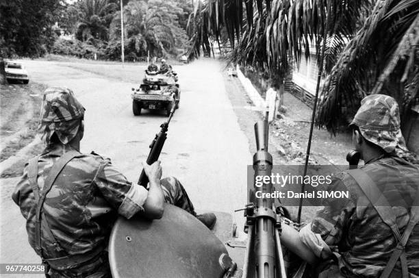 Armée française patrouille à Bangui après le coup d'état qui a renversé Bokassa, le 24 septembre 1979, République Centrafricaine.