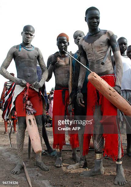 Southern Sudanese dancers from the Mundari ethnic group welcome former US president Jimmy Carter in the Central Equatorian village of Lojura on...