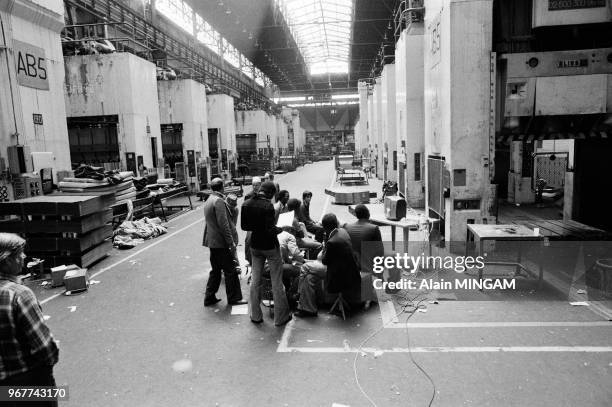 Gréviste dans les ateliers de Renault lors d'un conflit social dans les usines de Flin les 20 et 21 juin 1978, France.