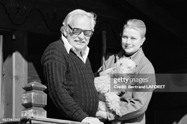 Le Prince Rainier et la Princesse Grace de Monaco dans leur chalet de Gstaad le 20 février 1980, Suisse.