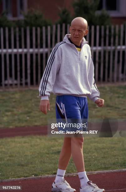 Arbitre italien de football Pierluigi Collina lors d'un stage avant la Coupe du monde le 25 mars 1998 à Gressy, France.