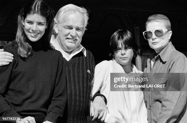 La Princesse caroline de Monaco, le Prince Rainier, la Princesse St�éphanie de Monaco et la Princesse Grace de Monaco dans leur chalet de Gstaad le 20...