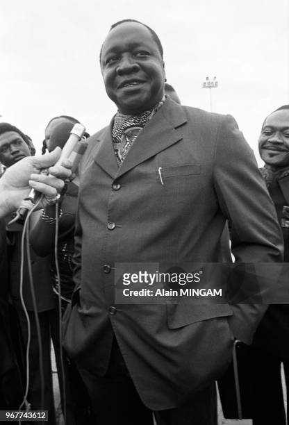 Le président ougandais Idi Amin Dada rend visite au président Mobutu Sese Seko à Kinshasa le 23 avril 1977, République Démocratique du Congo.