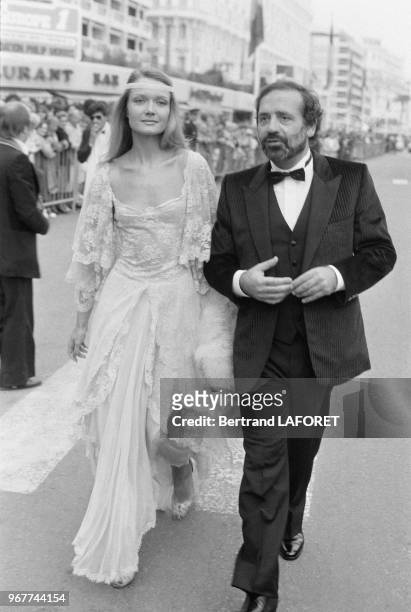 Mimi Coutelier et Jean Yanne arrivent à la soirée de cloture du Festival de Cannes le 27 mai 1980, France.
