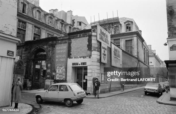 Bureau de vente lors de la rénovations d'immeubles anciens dans le Marais à Paris le 25 avril 1980, France Hôtel de Tallard.