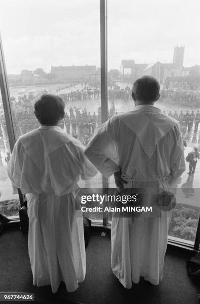 Prêtres et cardinaux lors du centenaire de l'apparition de la vierge à Knock le 21 aout 1979, Irlande.