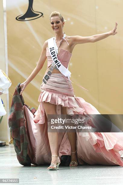 Tjasa Kokalj, Miss Universe Slovenia 2007 wearing national costume