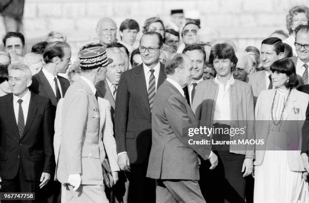 Le président de la République François Mitterrand lors de la cérémonie anniversaire du 18 juin 1940 au fort du Mont-Valérien en présence de...