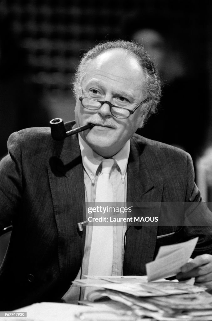Le Pr sentateur Michel Polac Sur Le Plateau De Son mission Droit De le-pr-sentateur-michel-polac-sur-le-plateau-de-son-mission-droit-de