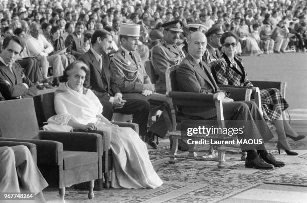 Le président français Valéry Giscard d'Estaing et son épouse Anne-Aymone lors d'une cérémonie avec le Premier ministre indien Indira Gandhi le 25...