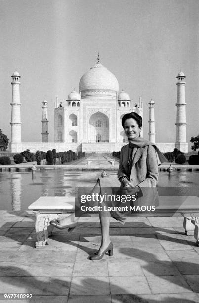 épouse du président de la République Anne-Aymone Giscard d'Estaing lors de sa visite au Taj Mahal le 27 janvier 1980 à Agra, lnde.