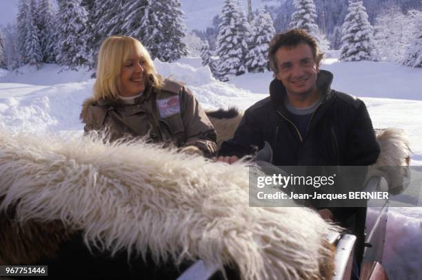 Michel Sardou fête son 38ème anniversaire le 27 janvier 1985 à la montagne, France.