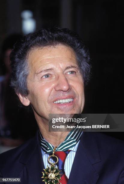 Fred Mella et les Compagnons de la Chanson décoré par Jack Lang à Paris le 21 juin 1983, France.