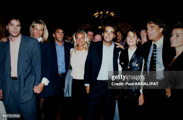 Le Député des Bouches-du-Rhône Bernard Tapie et sa famille à la première du film "Hommes, Femmes, mode d'emploi", le 27 août 1996 à Paris, France.