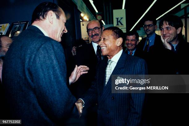 Jacques Chirac et Henri Salvador lors de l'inauguration du Salon du Livre le 21 mars 1996 à Paris, France.