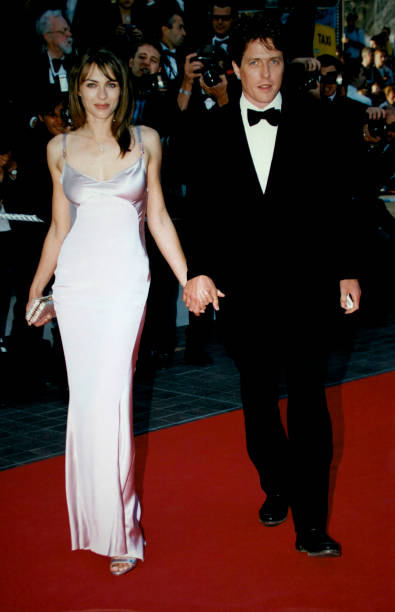 Elizabeth Hurley et Hugh Grant sur le tapis rouge le 18 mai 1997 au festival de Cannes en France.