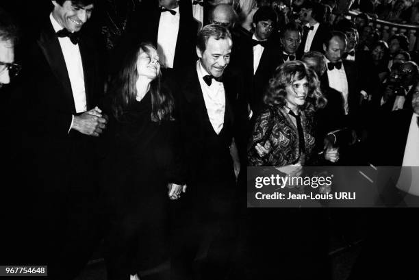 Les acteurs Sissy Spacek et son mari Jack Fisk, Jack Lemmon et sa femme Felicia Farr arrivent pour la projection du film 'Missing' au Festival de...