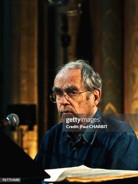 Le compositeur, chef d'orchestre francais Michel Legrand lors d'un concert live, le 20 mai 2010 à l'église Saint-Germain des Prés, Paris, France.