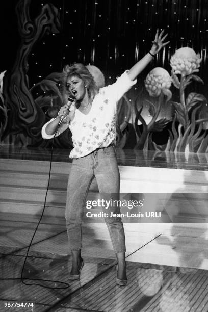 Bonnie Tyler venue chanter 'Total eclipse of the heart' à Paris le 29 juin 1983 en France.