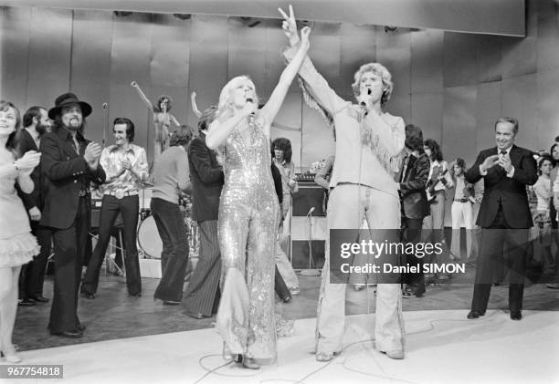 Sylvie Vartan and Johnny Hallyday during the recording of the TV Show.