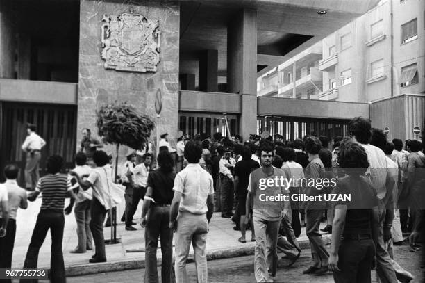 Manifestation devant l'ambassade d'Angleterre après le chute du régime des colonels le 20 juillet 1974,Grèce.