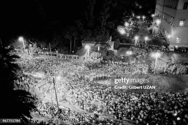 Retour de Konstantínos Karamanlís acclamé par la foule après le chute du régime des colonels le 24 juillet 1974, Athènes, Grèce.