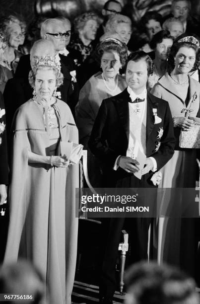 La Reine Mère de Suède et Carl XVI Gustaf assistent au mariage de Christina de Suède et de Tord Magnuson à Stockholm le 15 juin 1974, Suède.