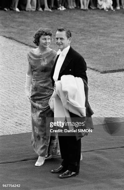 Le chef du gouvernement Olof Palme et sa femme assistent au mariage de Christina de Suède et de Tord Magnuson à Stockholm le 15 juin 1974, Suède.