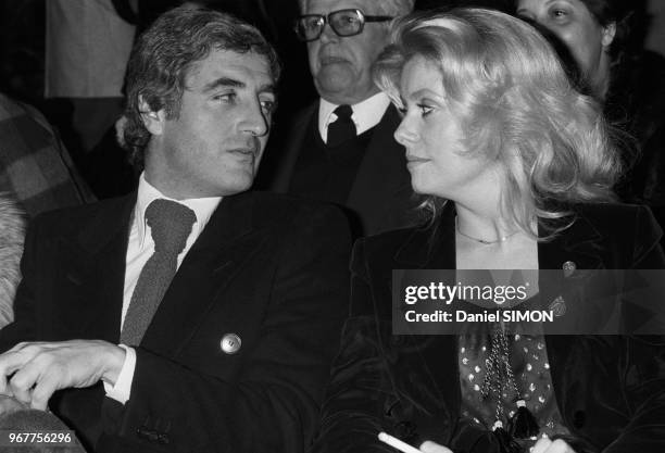 Jean-Loup Dabadie et Catherine Deneuve lors du spectacle de Julien Clerc à Paris le 19 janvier 1977, France.