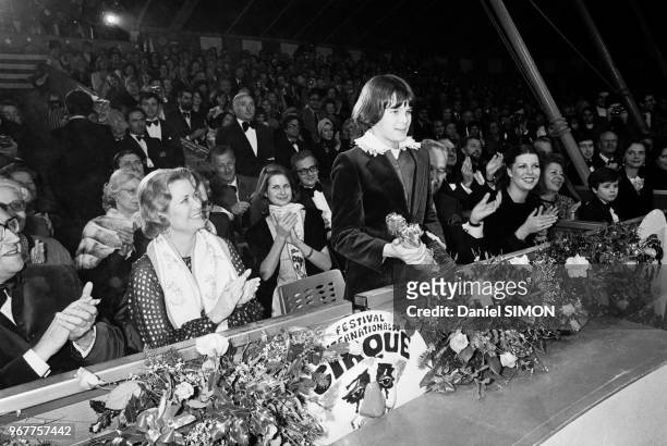 Grace Kelly, Stéphanie, Le Prince Raineier et caroline de Monaco au gala du Festival International du Cirque de Monaco le 30 décembre 1976, Monaco.