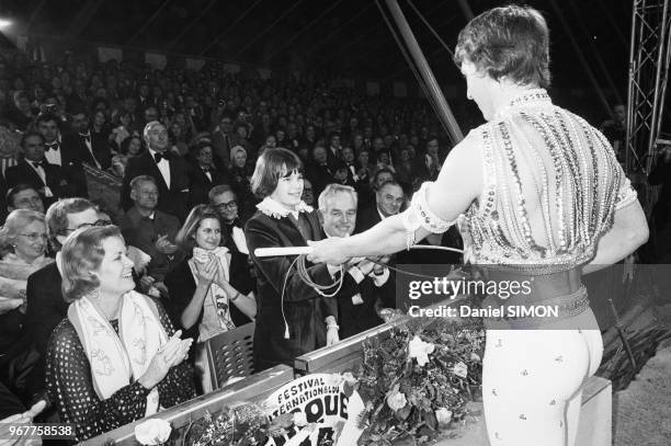 Grace Kelly, Stéphanie, Le Prince Raineier et caroline de Monaco au gala du Festival International du Cirque de Monaco le 30 décembre 1976, Monaco.