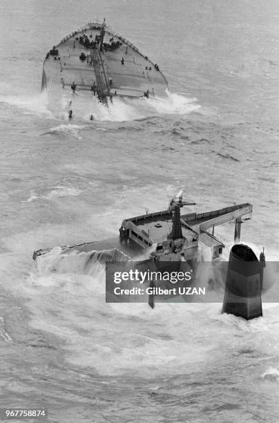 Epave du pétrolier supertanker libérien Amoco Cadiz le 26 mars 1978 en bordure des côtes bretonnes, à Portsall, France.