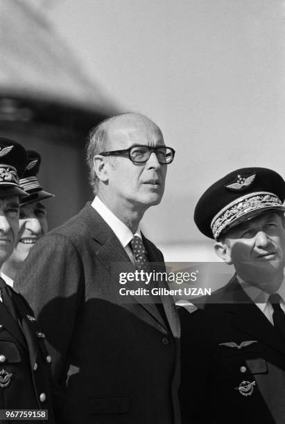Valèry Giscard d'Estaing visite la base-école 701 de l'armée de l'air à Salon-de-Provence le 28 février 1978, France.