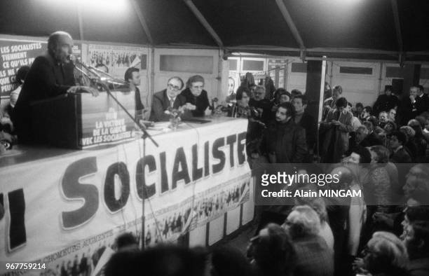 Philippe Herzog, membre du Parti Communiste Français, lors de la campagne des élections législatives dans le 13ème arrondissement de Paris le 28...