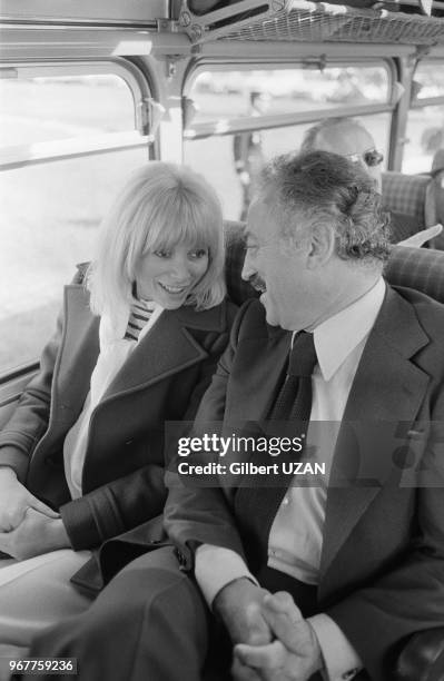 Mireille Darc et Jacques Médecin à La Baule le 18 mars 1976, France.