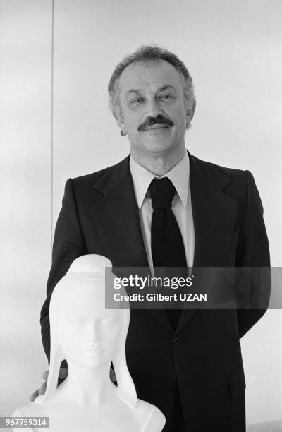 Jacques Médecin sur une plage de la Baule le 18 mars 1976, France.