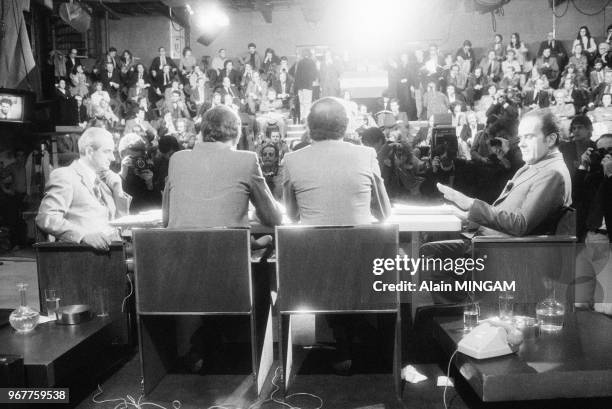 Georges Marchais et Alain Peyrefitte lors d'un débat organisé par Jean-Pierre Elkabbach et Alain Duhamel lors des élections législatives à Paris, le...