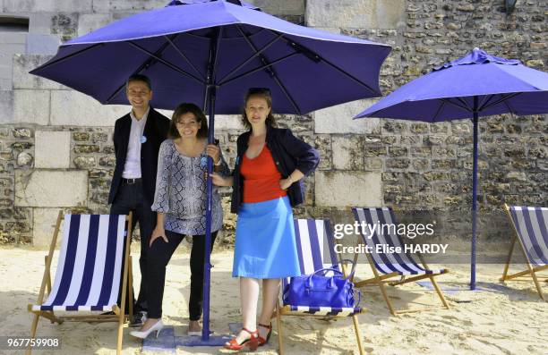 La maire de Paris Anne Hidalgo avec Colombe Brossel, adjointe chargée des Espaces verts, de la Nature, de la Biodiversité, et Christophe Najdovski,...