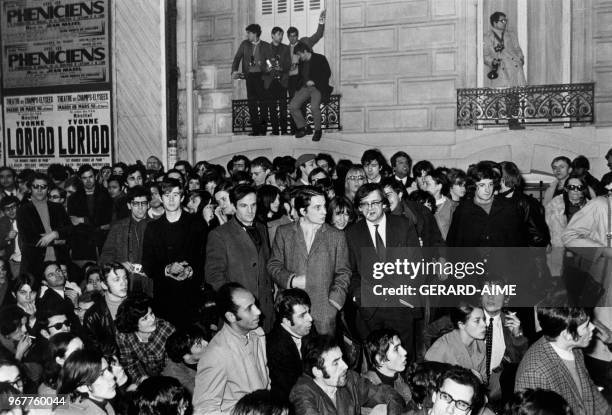 Henri Langlois, fondateur avec Georges Franju et Jean Mitry de la Cinematheque Francaise en 1936, est demissionne par Andre Malraux, Ministre de la...