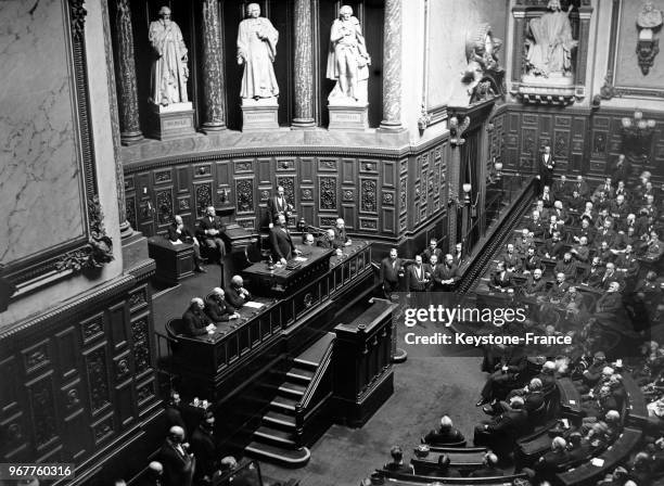 Louis Rollin, ministre des Colonies, prononçant un discours au Sénat, à Paris, France le 13 avril 1935.