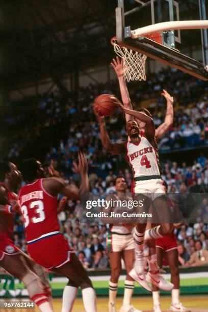 Sidney Moncrief of the Milwaukee Bucks goes to the basket against the Philadelphia 76ers circa 1982 at the MECCA Arena in Milwaukee, Wisconsin. NOTE...