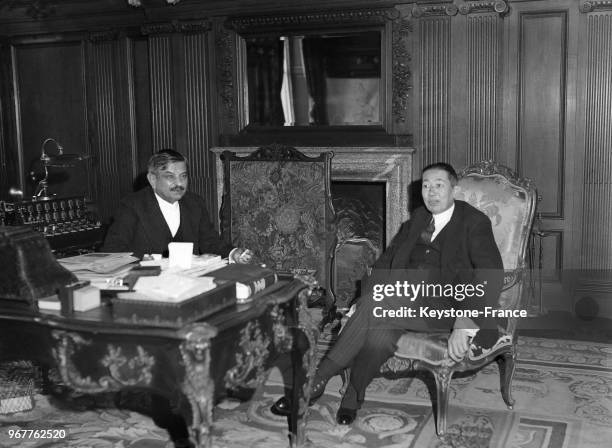 Le ministre des Affaires étrangères roumain, Monsieur Titulescu photographié avec Pierre Laval, ministre des Affaires étrangères français, à Paris,...