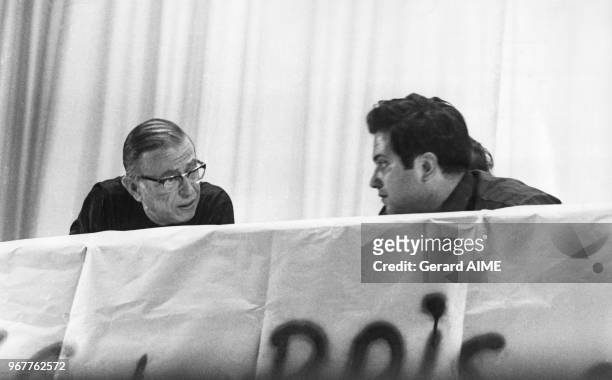 Jean-Paul Sartre lors d'un rassemblement de soutien à Jean-Pierre Le Dantec et Michel Le Bris la veille de leur procès, à la Maison de la Mutualité,...