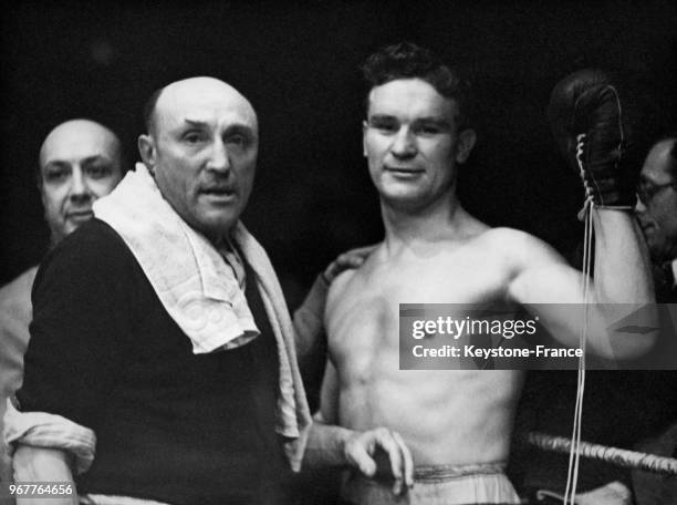 Le boxeur français Stephan Olek après sa rapide victoire contre Georges KO Martin lors du championnat de France des poids lourds à la salle Wagram le...