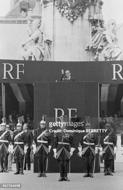 Discours d'André Malraux sur la place de la République, pour la présentation de la nouvelle constitution, à Paris, le 4 septembre 1958, France.