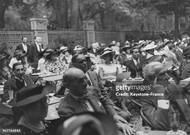Le maharaja de Kapurthala assiste à la présentation de mode, à Paris, France le 26 juin 1935.