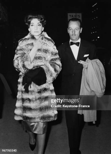 La cantatrice Maria Callas et son mari Giovanni Battista Meneghini à Paris, France, le 22 avril 1959.