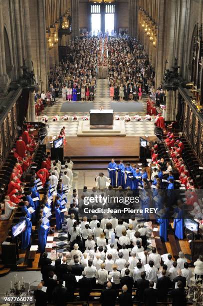 Nouveaux prêtres ordonnés à la cathédrale Notre Dame à Paris le 30 juin 2012, France.