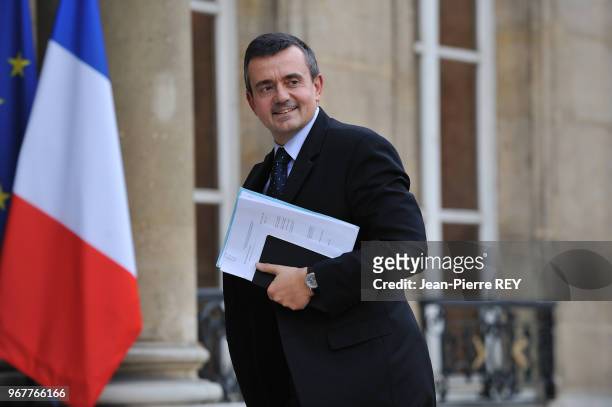 Nicolas Sarkozy reçoit les présidents des collectivités locales et les parlementaires des départements d'outre-mer à l'Elysée Paris le 19 février...