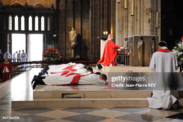 Le Cardinal André Vingt-Trois archevèque de Paris a ordonné 12 nouveaux prêtres à la cathédrale Notre Dame à Paris le 30 juin 2012, France.